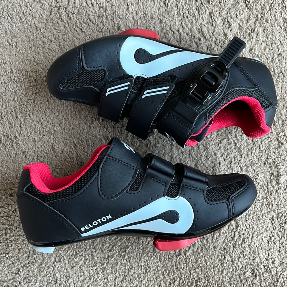 Peloton Cycling Shoes w. Cleats
